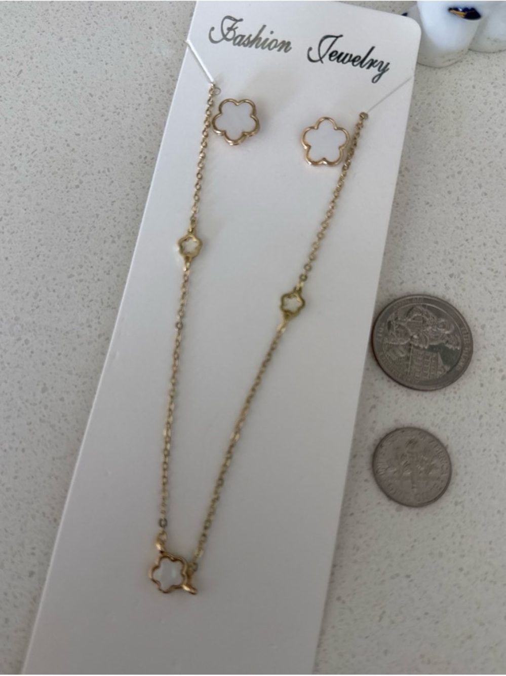Fashion Jewelry Gold Floral Outline Necklace with Matching Studs